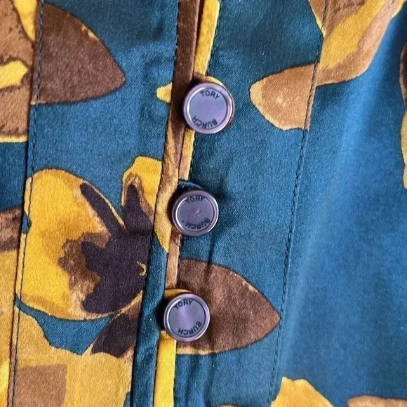 Tory Burch Sleeveless Silk-Blend 1/4 Signature Button Top Blouse Size 2 - Picture 4 of 16